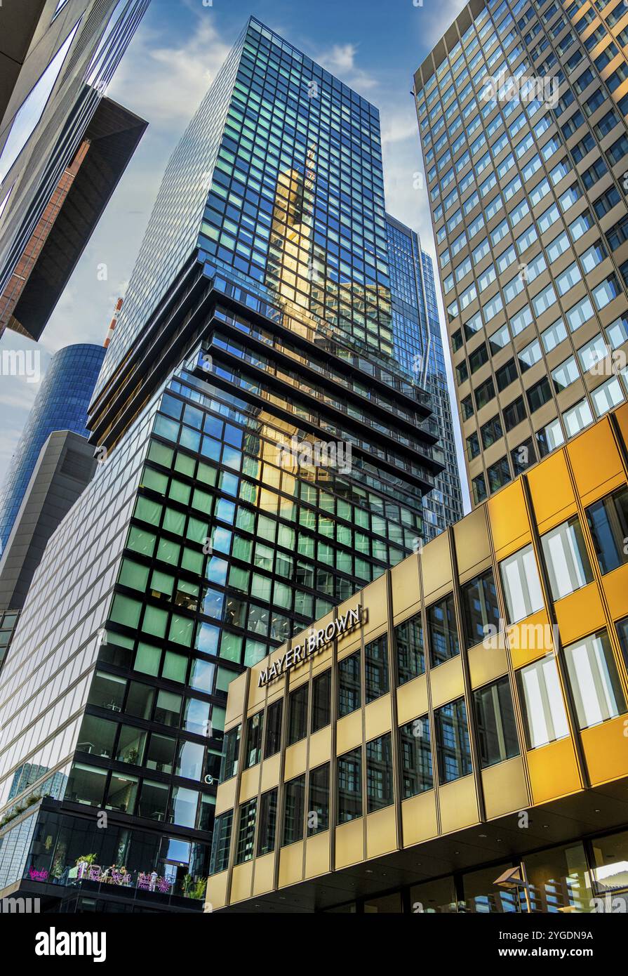 Edifici a torre e uffici nel centro della metropoli principale di Francoforte, Assia, Germania, Europa Foto Stock