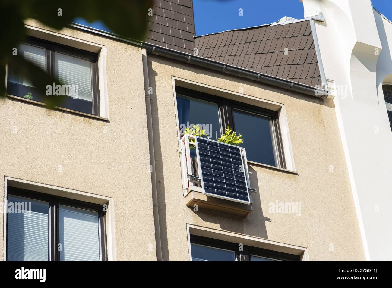 Centrale elettrica con balcone su un balcone di un attico a Duesseldorf, Germania, Europa Foto Stock