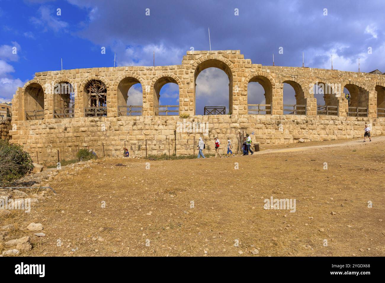 Jerash, Giordania, 7 novembre 2022: Ippodromo romano presso il sito archeologico con le rovine dell'antica Gerasa, Asia Foto Stock