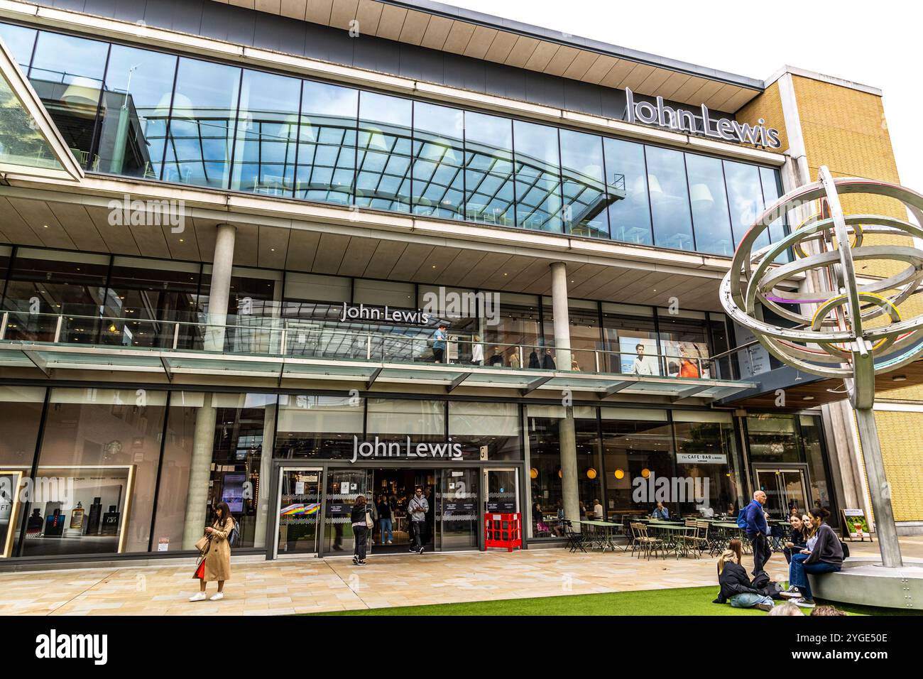 Oxford, Regno Unito - 5 giugno 2024: Negozio di abbigliamento Primark nel centro commerciale Westgate Oxford. Foto Stock
