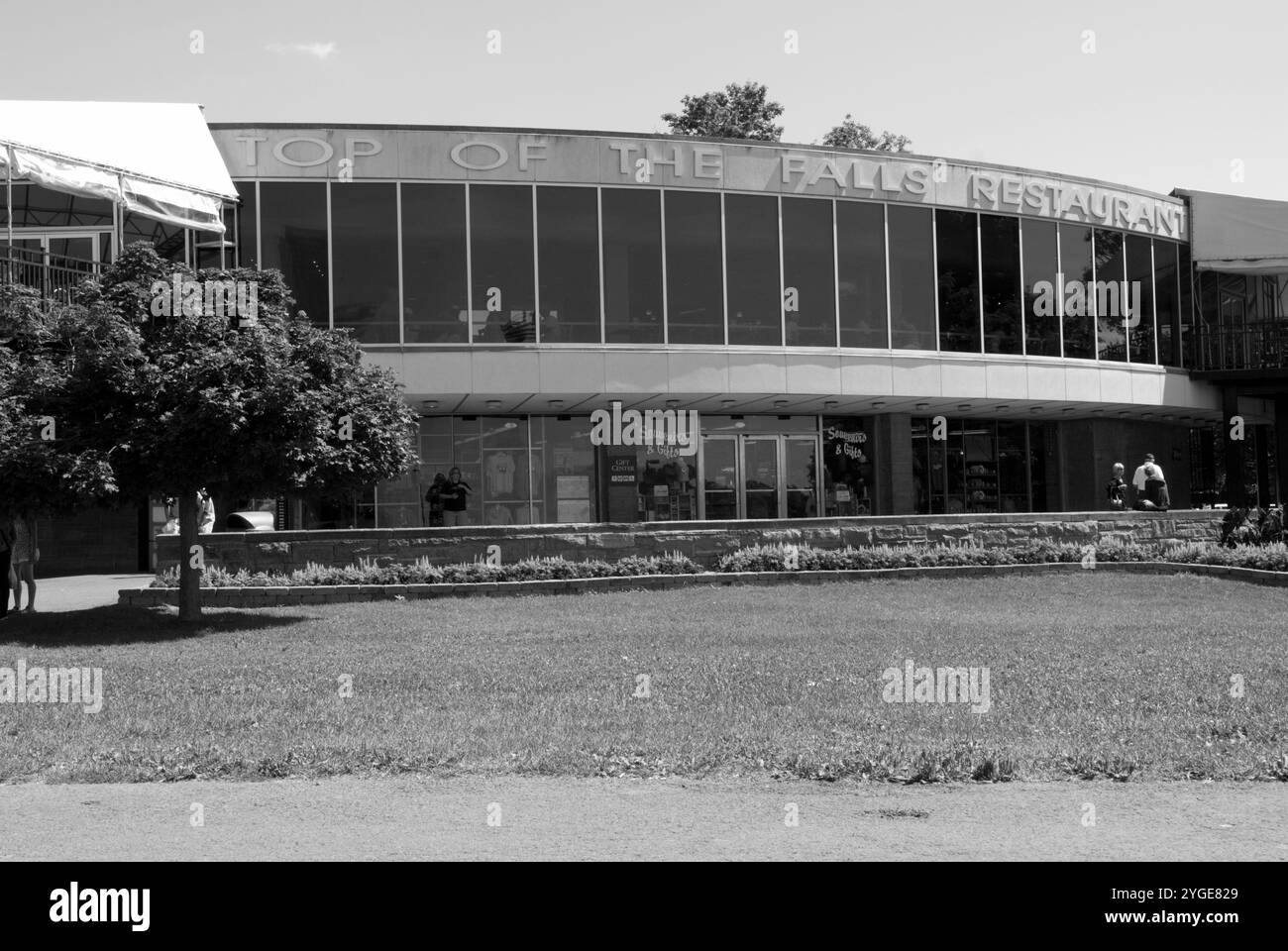 Vista esterna dell'edificio Top of the Falls Restaurant presso il Niagara Falls State Park, New York, USA. Foto Stock