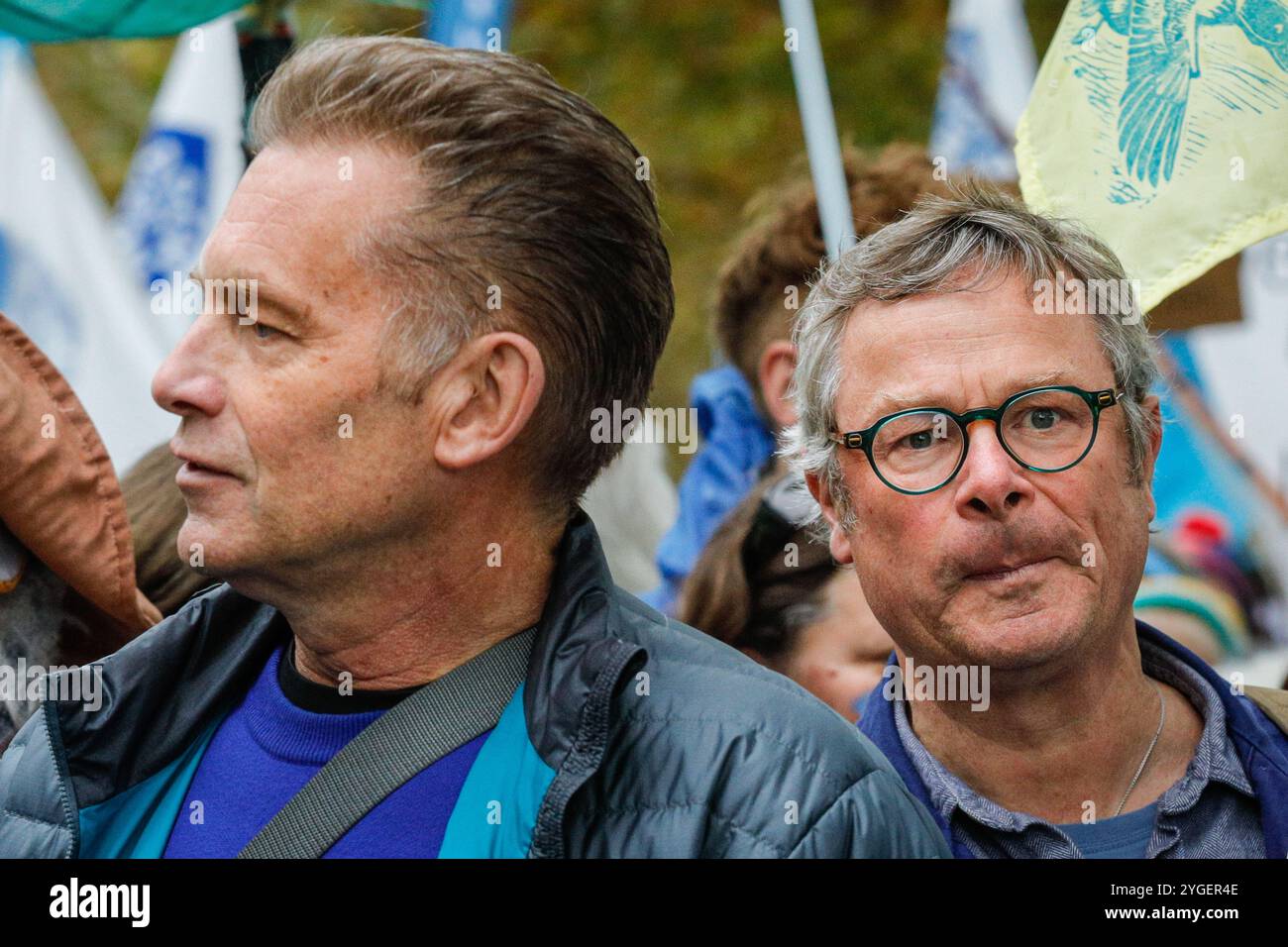 Chris Packham, presentatore televisivo, naturalista (a sinistra), Hugh Hugh Fernley-Whittingstall, presentatore e chef, marzo per la protesta sull'acqua pulita, Londra Foto Stock