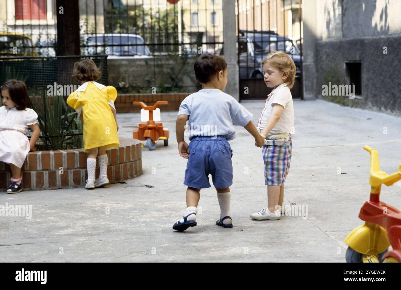 - Milano, (Italia), asilo nido nel quartiere periferico di Stadera - Milano, asilo-nido nel quartiere periferico Stadera Foto Stock