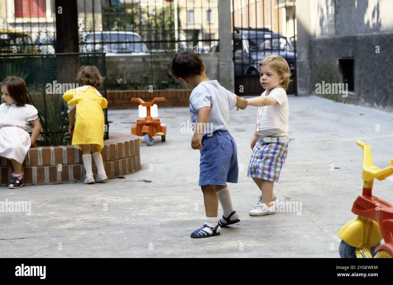 - Milano, (Italia), asilo nido nel quartiere periferico di Stadera - Milano, asilo-nido nel quartiere periferico Stadera Foto Stock