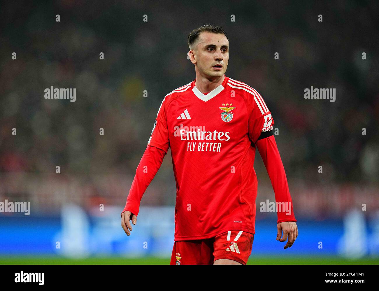 Allianz Areana, Monaco, Germania. 6 novembre 2024. Kerem Akturkoglu del Benfica guarda durante una partita del quarto turno di Champions League, Bayern Monaco contro Benfica, all'Allianz Areana di Monaco, Germania. Ulrik Pedersen/CSM/Alamy Live News Foto Stock