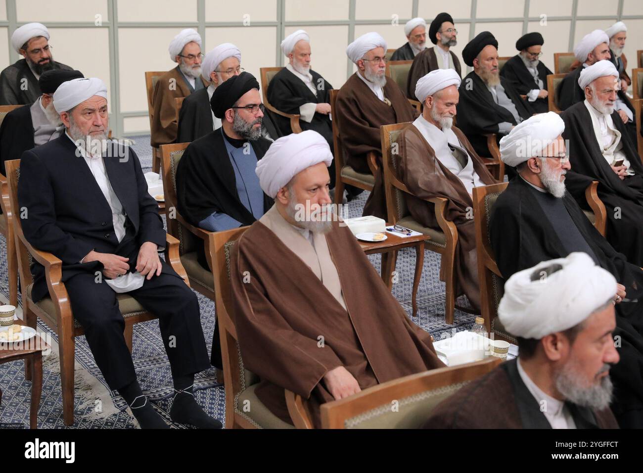 Teheran, Iran. 7 novembre 2024. I membri dell'Assemblea di esperti della leadership partecipano a una riunione con il leader supremo iraniano a Teheran. (Immagine di credito: © Ufficio del leader supremo iraniano tramite ZUMA Press Wire) SOLO USO EDITORIALE! Non per USO commerciale! Foto Stock