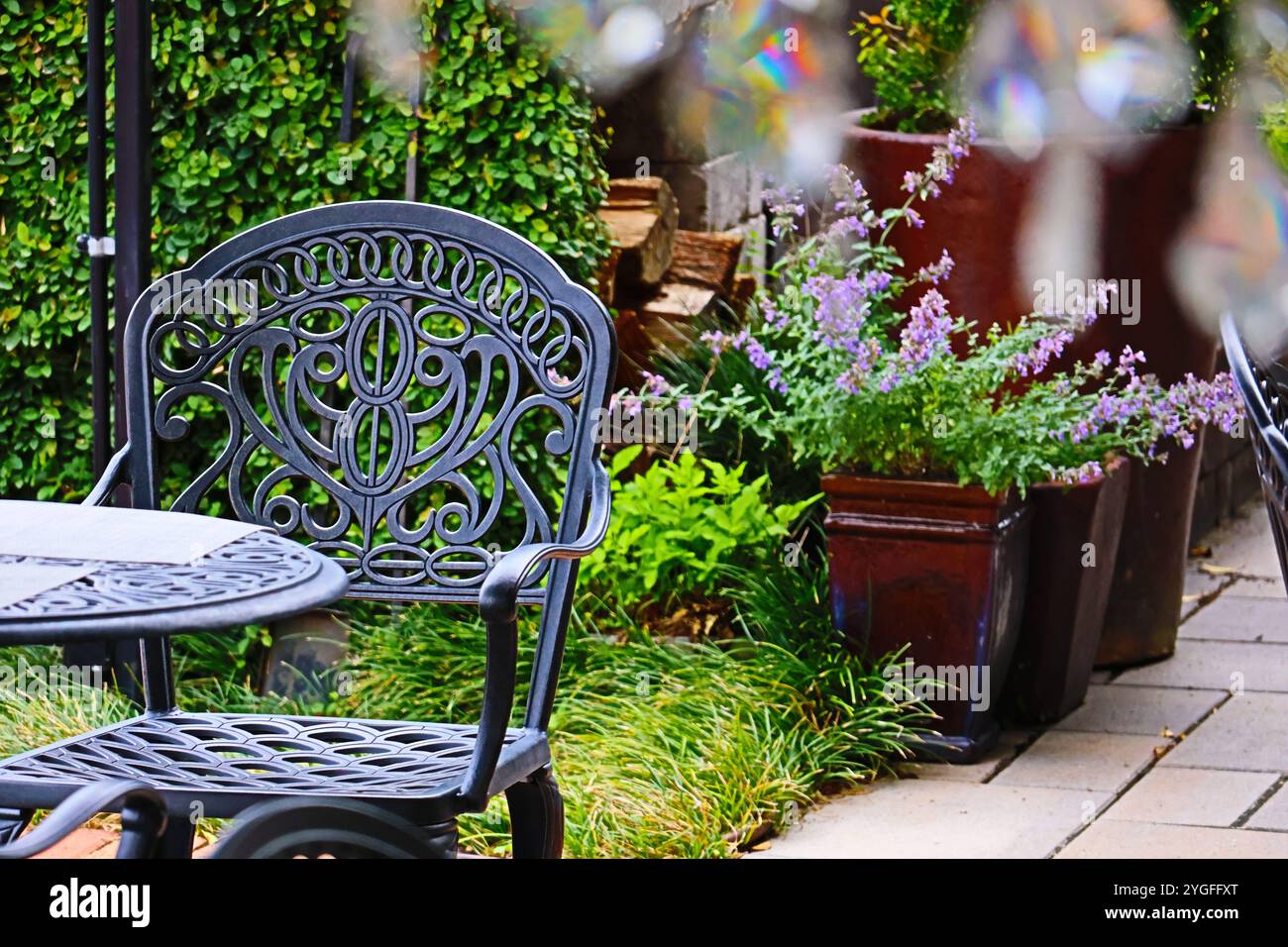 sedia da giardino sul patio Foto Stock