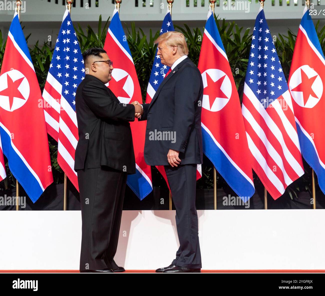 DONALD TRUMP, presidente degli Stati Uniti, a destra con il leader nordcoreano Kim Jong un al vertice di Singapore del giugno 2018 Foto Stock