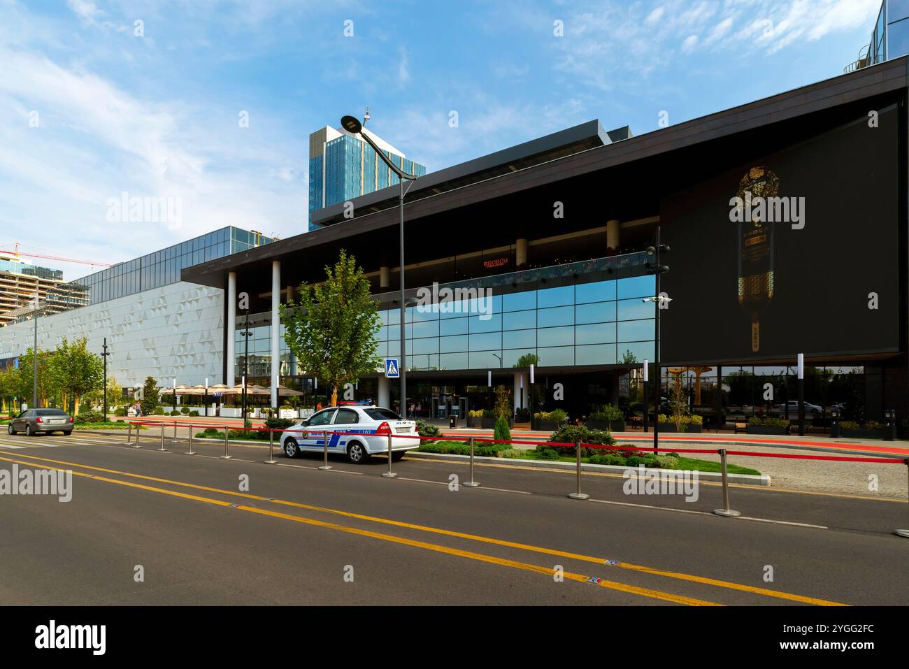 Il Tashkent City Mall è un moderno complesso commerciale e di intrattenimento a Tashkent, Uzbekistan. Dispone di oltre 250 marchi, tra cui internazionali e lo Foto Stock