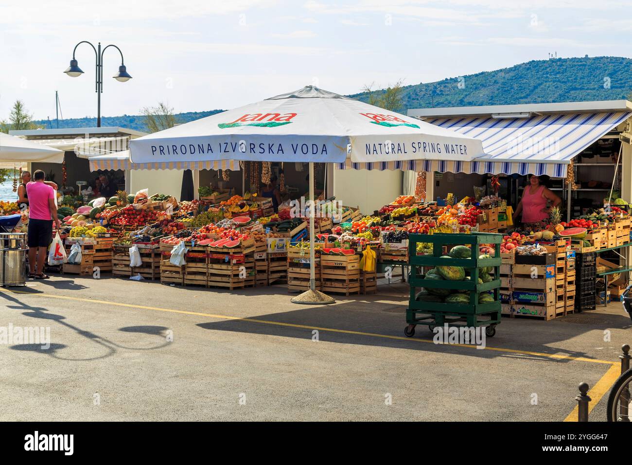 PRIMOSTEN, CROAZIA - 6 SETTEMBRE 2014: Questo è un piccolo mercato nella piccola località balneare. Foto Stock