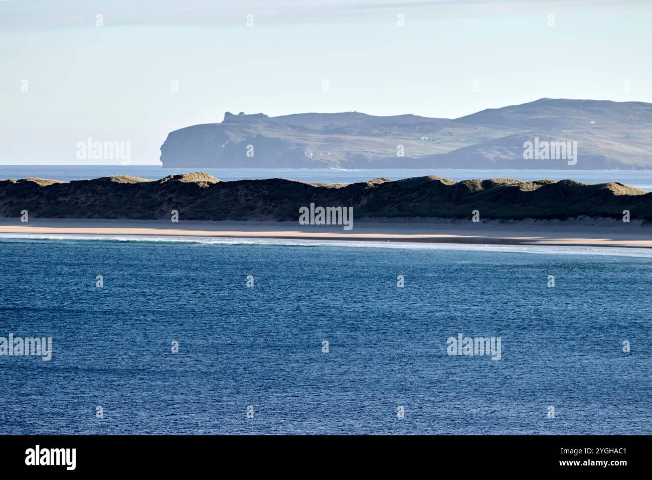 Spiaggia di Magheroarty con testa di corno sullo sfondo, contea di donegal, repubblica d'irlanda Foto Stock