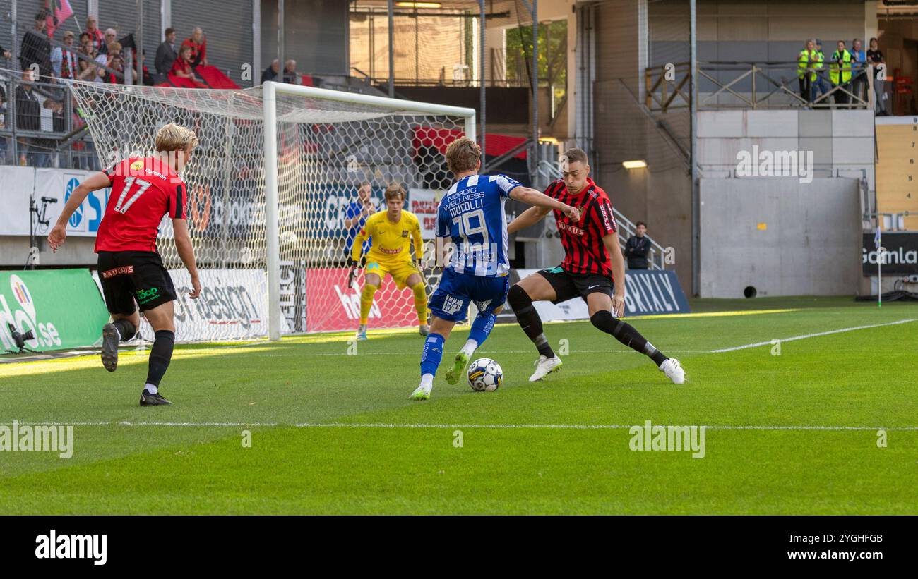 Gothenburg, Svezia. 16 settembre 2023. Il giocatore Arbnor Muccelli con il pallone per l'IFK Gothenburg all'interno dell'area di rigore di Brommapojkarna in Allsvenskan svedese. Foto Stock