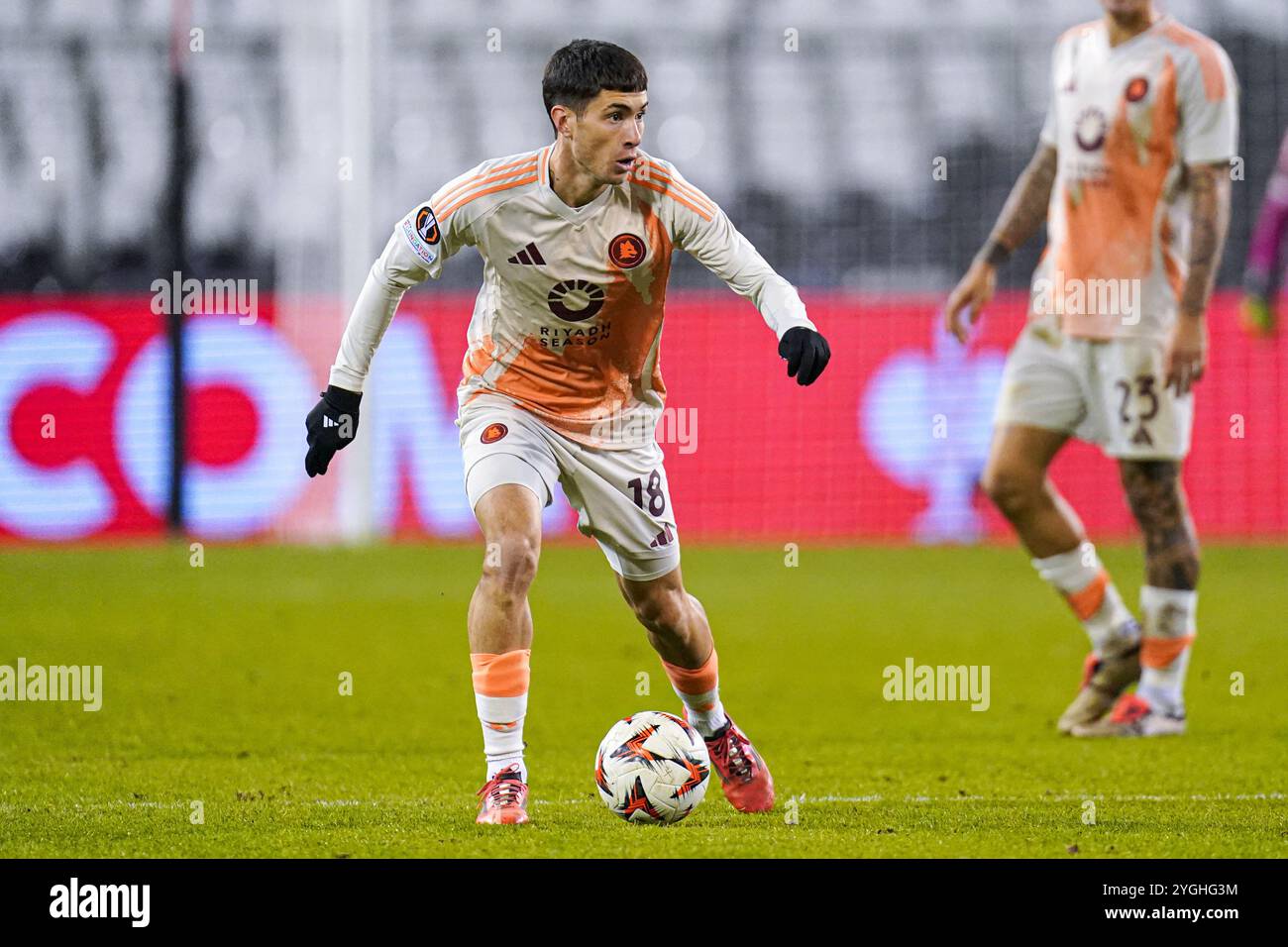 Bruxelles, Belgio. 7 novembre 2024. BRUXELLES, BELGIO - 7 NOVEMBRE: Matias Soule of AS Roma dribbles durante la fase MD4 di UEFA Europa League 2024/25 tra R. Union Saint-Gilloise e AS Roma allo stadio King Baudouin il 7 novembre 2024 a Bruxelles, Belgio. (Foto di Joris Verwijst/Orange Pictures) credito: Orange Pics BV/Alamy Live News Foto Stock