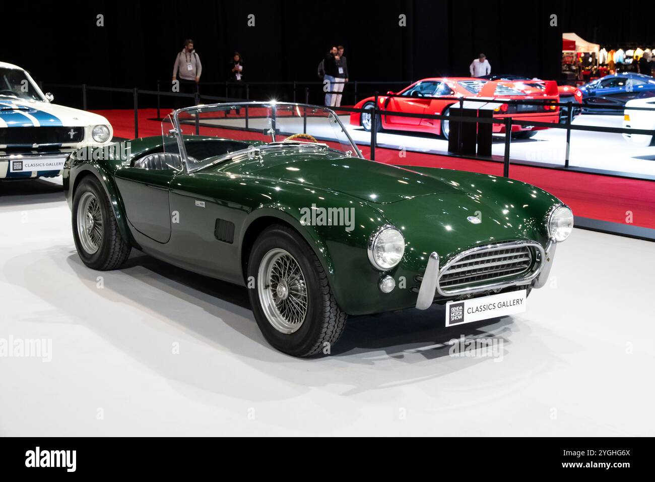 1963 AC Cobra auto sportiva classica al Salone Internazionale dell'automobile di Ginevra. Ginevra, Svizzera - 26 febbraio 2024 Foto Stock