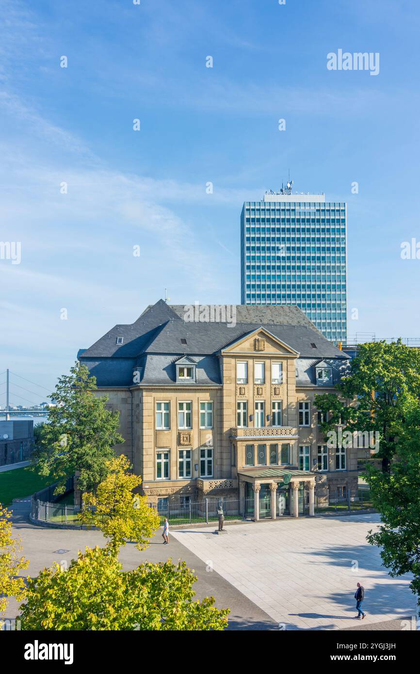 Düsseldorf, fiume Reno, ponte Oberkasseler Brücke, Villa Horion, grattacielo Mannesmann, oggi Ministero dell'economia, dell'industria, del clima Foto Stock