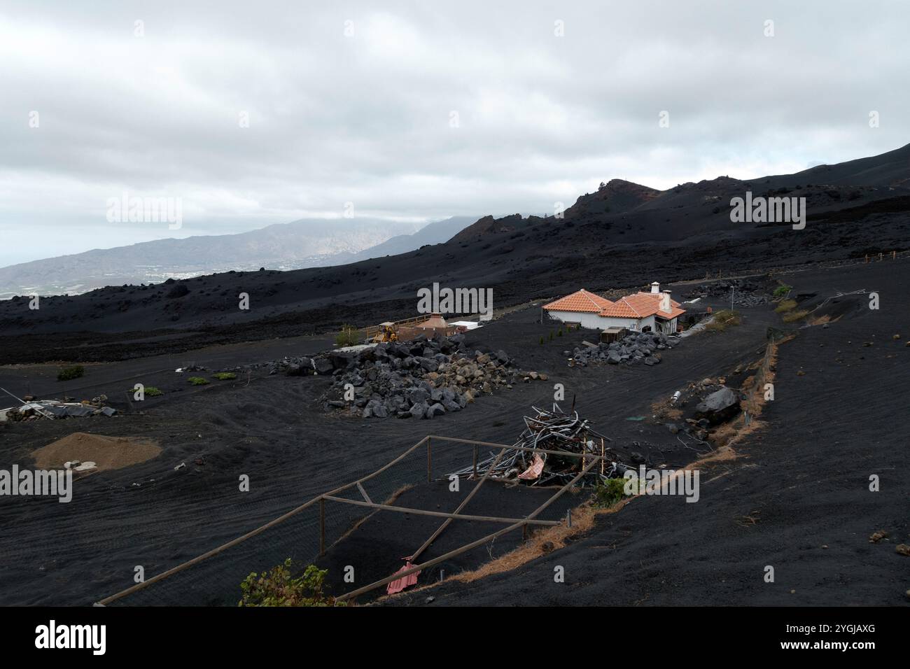 Spagna, isole Canarie, la Palma: Case abbandonate o distrutte dopo l'eruzione del vulcano Cumbre Vieja Foto Stock
