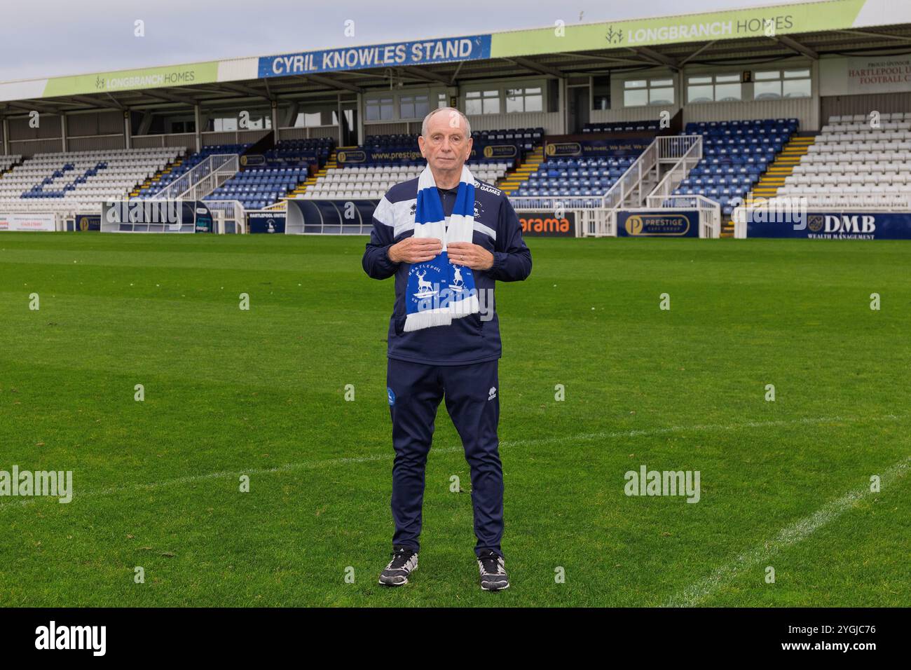 Lennie Lawrence, il nuovo allenatore dell'Hartlepool United, durante l'inaugurazione del nuovo Hartlepool United Management Team presso il Prestige Group Stadium di Hartlepool, giovedì 7 novembre 2024. (Foto: Mark Fletcher | mi News) crediti: MI News & Sport /Alamy Live News Foto Stock