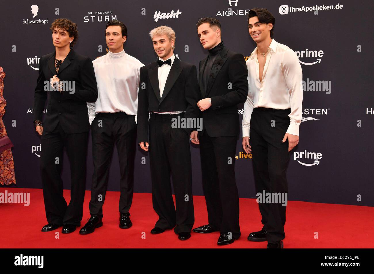 Bene Schulz, Tim Schaecker, Julien Brown, Luis Freitag e Jacob Rott von den Elevator Boys bei der 76. Bambi-Verleihung 2024 nei den Bavaria Filmstudios. München, 07.11.2024 *** bene Schulz, Tim Schaecker, Julien Brown, Luis Freitag e Jacob Rott dei The Elevator Boys ai Bambi Awards 76 2024 ai Bavaria Film Studios di Monaco di Baviera, 07 11 2024 foto:XS.xSpöttelx/xFuturexImagex bambi2024_0043 Foto Stock