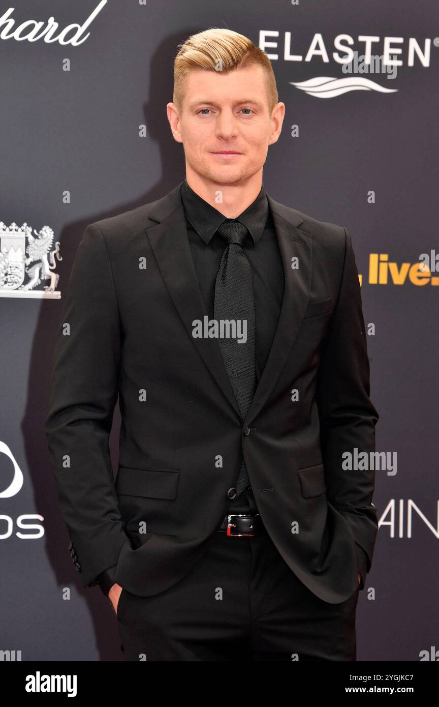 Toni Kroos bei der 76. Bambi-Verleihung 2024 nei den Bavaria Filmstudios. München, 07.11.2024 *** Toni Kroos ai Bambi Awards 76 2024 nei Bavaria Filmstudios Monaco di Baviera, 07 11 2024 foto:XS.xSpöttelx/xFuturexImagex bambi2024_0295 Foto Stock