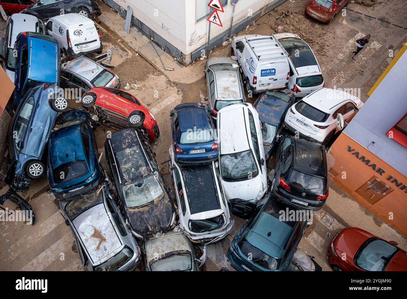 Effetti delle inondazioni DANA del 29 ottobre 2024 in Ausias March Street, Alfafar, Comunidad de Valencia, Spagna Foto Stock