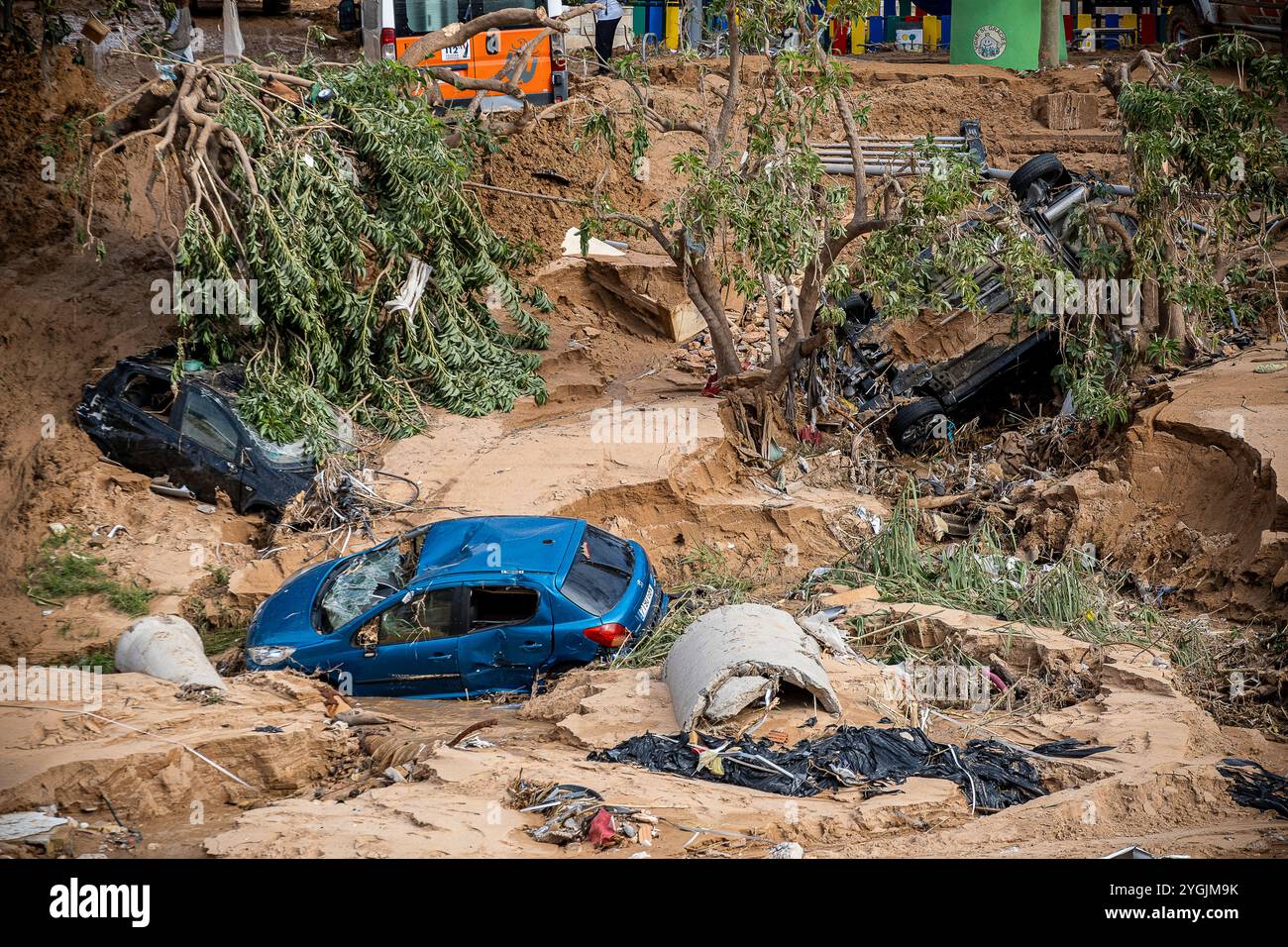 Effetti delle inondazioni DANA del 29 ottobre 2024 a Rambla del Poyo o barranco del Poyo, Paiporta, Comunidad de Valencia, Spagna Foto Stock