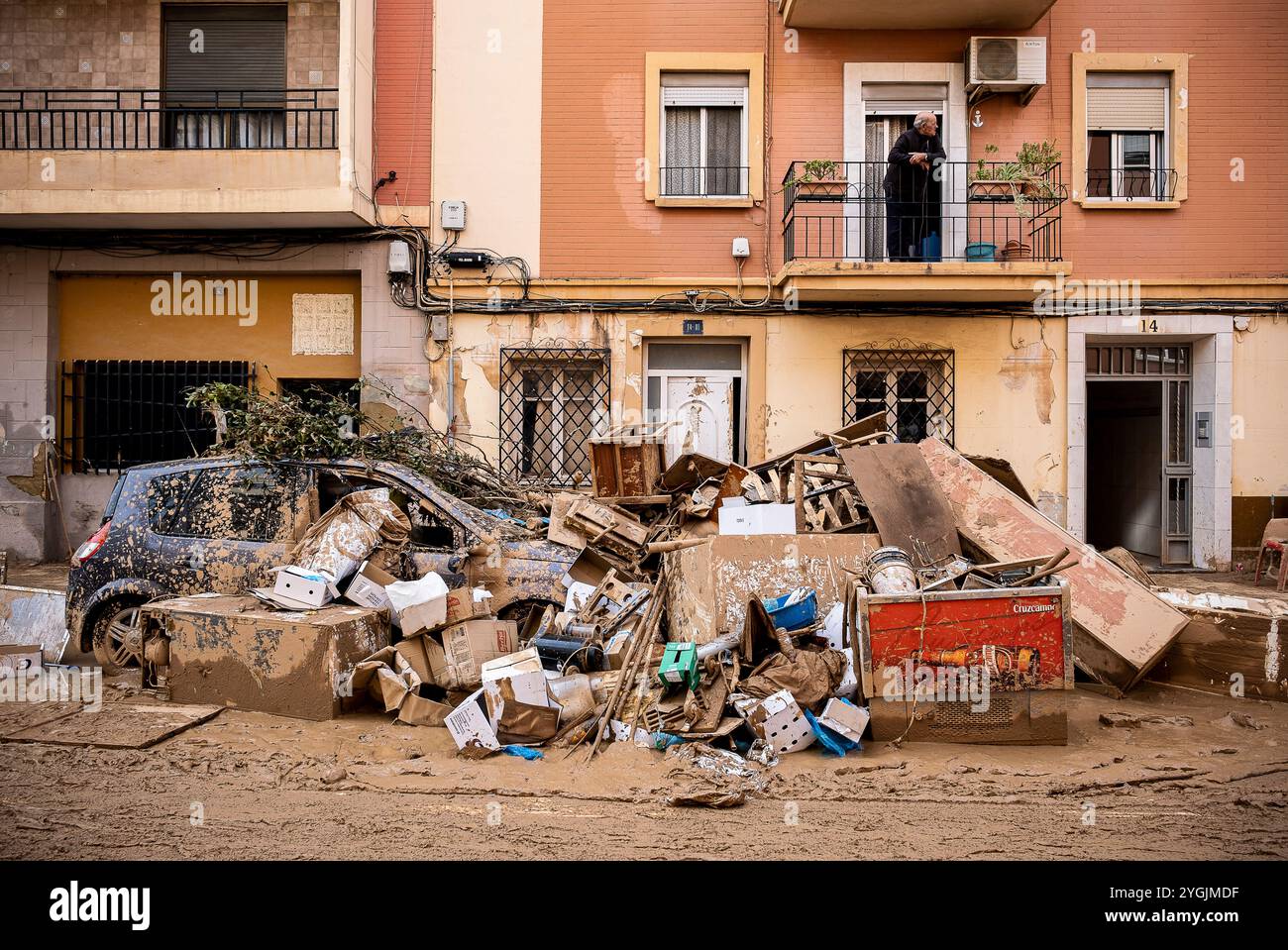 Effetti delle inondazioni DANA del 29 ottobre 2024, scena di strada a Paiporta, Comunidad de Valencia, Spagna Foto Stock