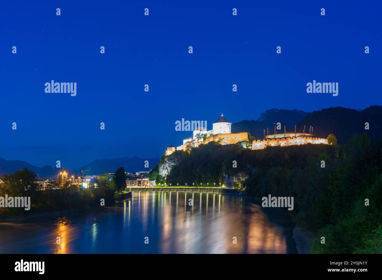 Kufstein, fortezza di Kufstein, locanda fluviale a Kufsteinerland, Tirolo, Austria Foto Stock