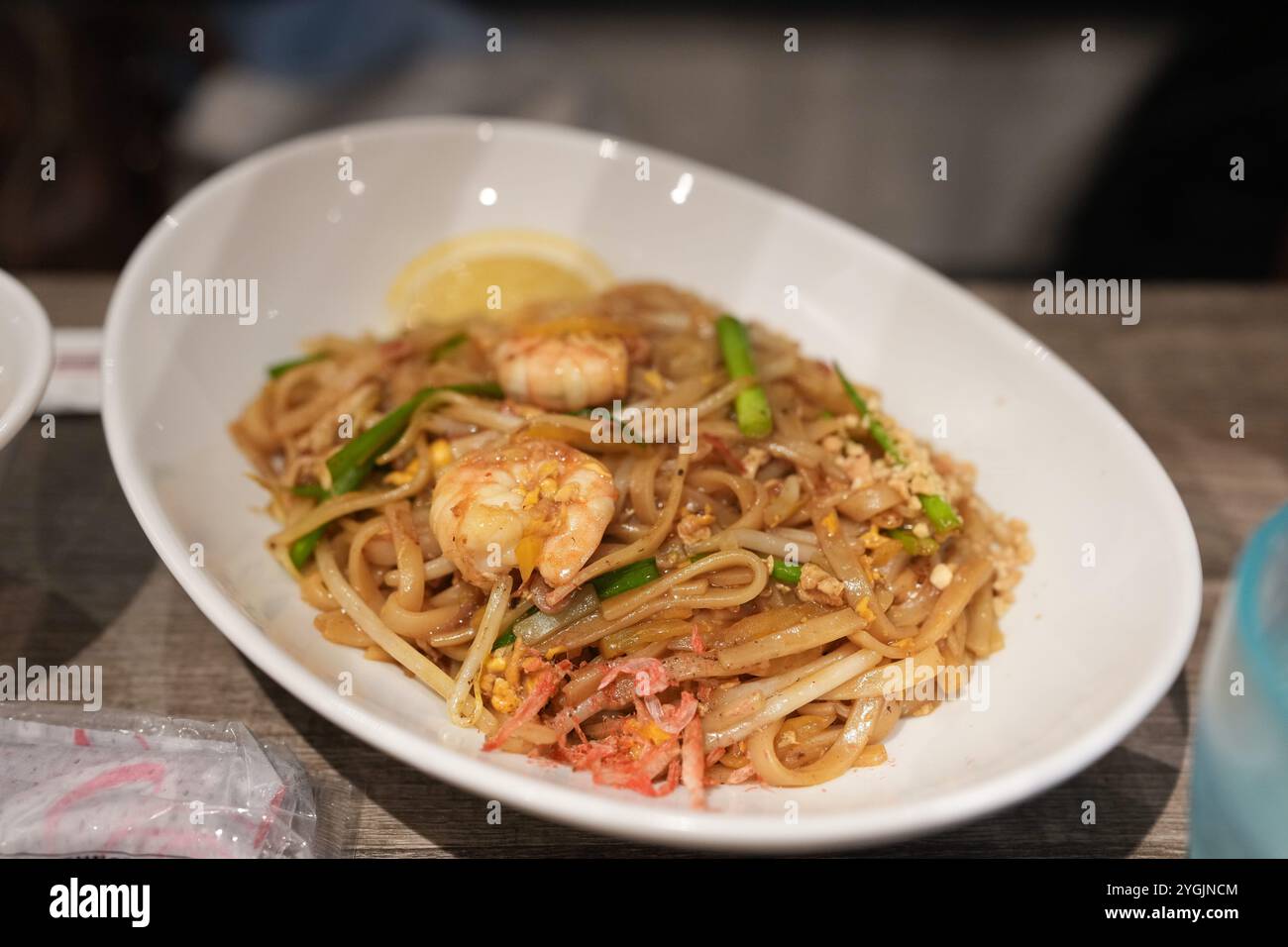 Deliziosa cucina tailandese servita in un ristorante vicino a Sannomiya nella città di Kobe, nella prefettura di Hyogo, in Giappone. Foto Stock