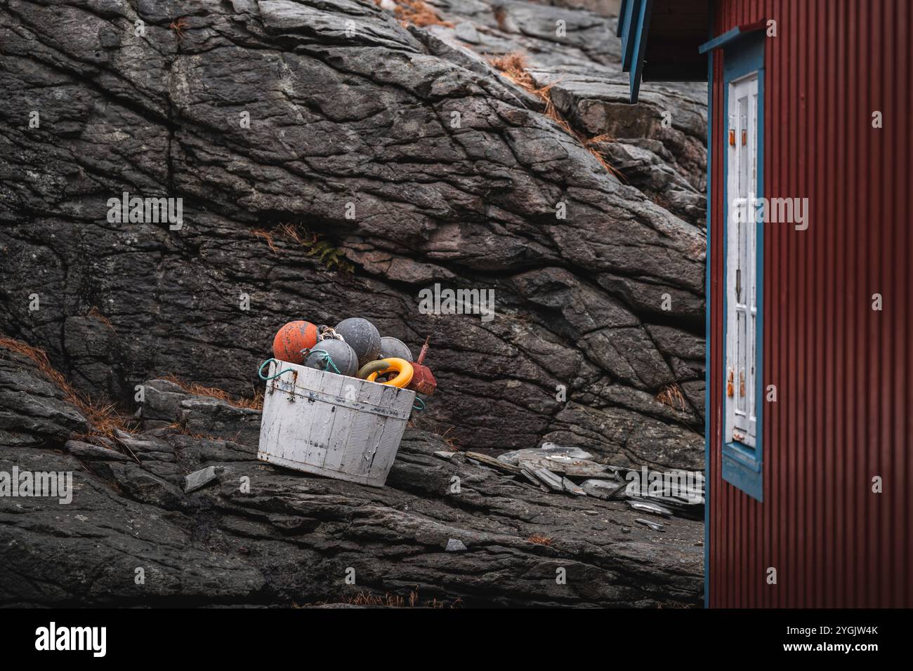 Lofoten, Norvegia, inverno, vasca, con boe da pesca Foto Stock