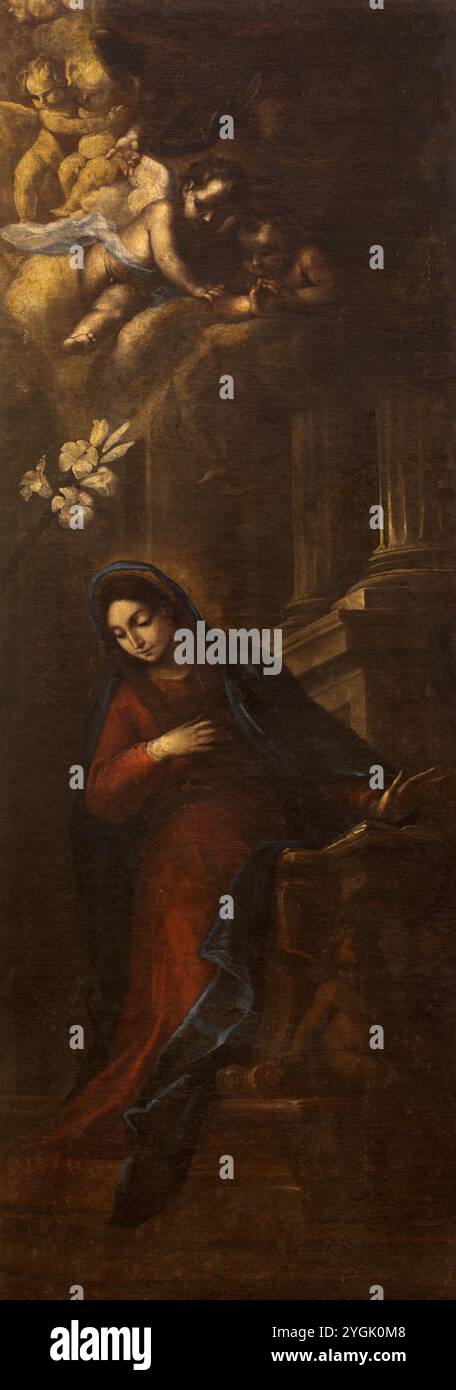 PAVIA, ITALIA - 8 SETTEMBRE 2024: Il dipinto dell'Annunciazione nella chiesa di Santa Maria del Carmine di un artista sconosciuto. Foto Stock