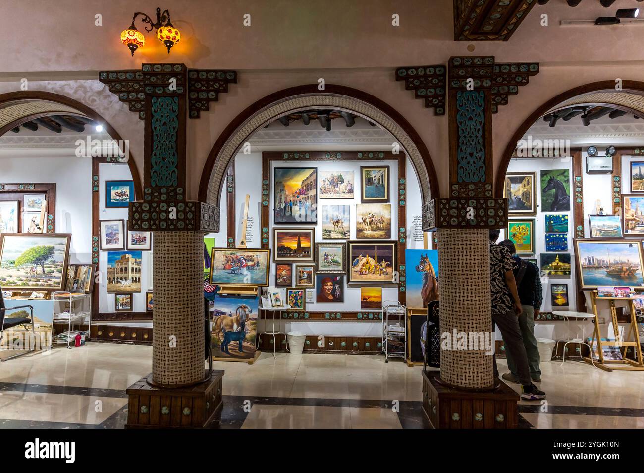 Souq Waqif Art Center, vendita di opere d'arte, Souq Waqif, città vecchia, Doha, Qatar, Qatar, Golfo Persico, Medio Oriente, Asia Foto Stock