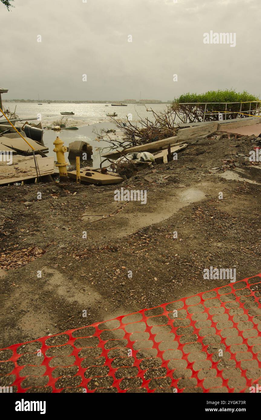 Solo per uso editoriale, 7 novembre 2024. Gulfport, Florida, Stati Uniti. Hurricane Helene e Milton Beach e costruzione di tempeste e danni da sovratensioni. Sul lungomare Foto Stock