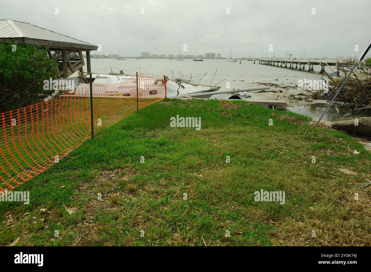 Solo per uso editoriale, 7 novembre 2024. Gulfport, Florida, Stati Uniti. Hurricane Helene e Milton Beach e costruzione di tempeste e danni da sovratensioni. Sul lungomare Foto Stock