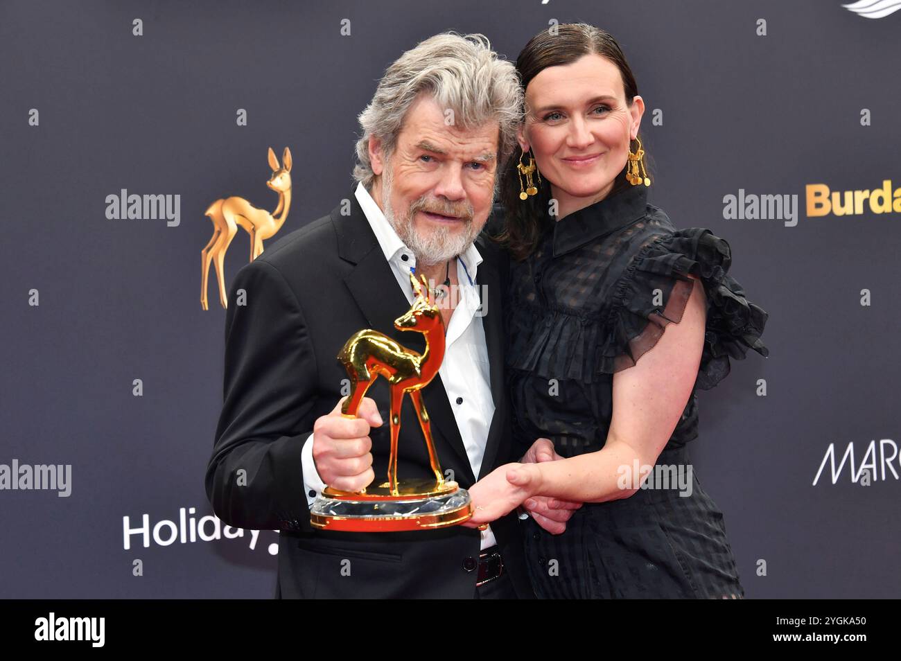 Reinhold Messner mit Ehefrau Diane Messner bei der 76. Bambi-Verleihung 2024 nei den Bavaria Filmstudios. München, 07.11.2024 Foto Stock