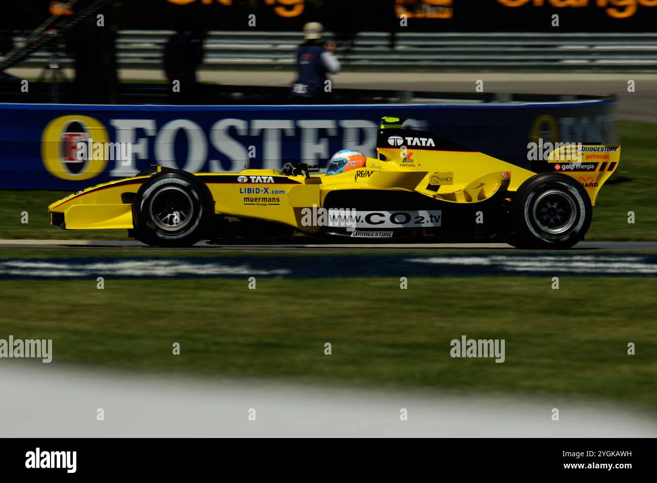 Indianapolis Motor Speedway 6-17-2005 Indianapolis, negli Stati Uniti Narain Karthikeyan round turn 9 presso Indianapolis Motor Speedway Road coruse presso il 2 Foto Stock