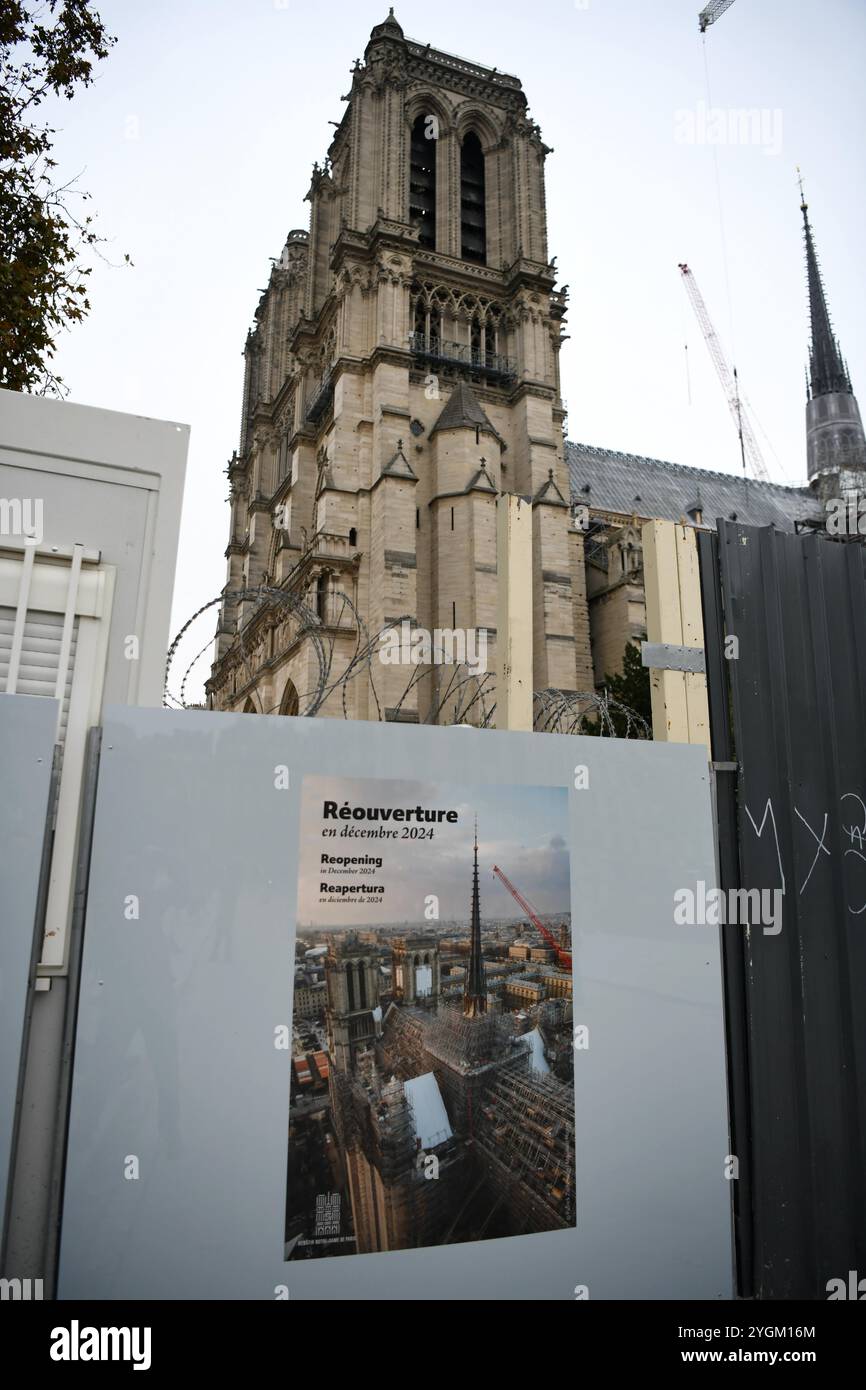 La cattedrale di Notre Dame a Parigi, Francia. Parigi, Francia.7 novembre 2024. Il 7 novembre segna il conto alla rovescia di un mese per la riapertura della Cattedrale di Notre Dame a Parigi, Francia. Credito: Li Yang/China News Service/Alamy Live News Foto Stock