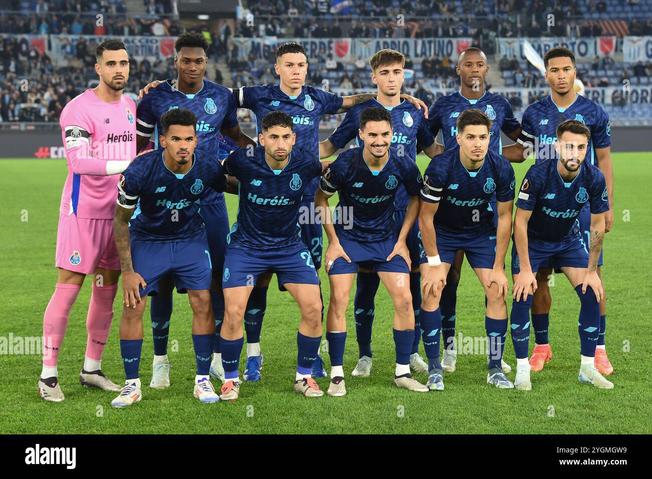 Roma, Lazio. 7 novembre 2024. I giocatori della squadra di Porto posano per una foto di gruppo durante le qualificazioni all'Europa League - 4° tappa partita tra SS Lazio e FC Porto allo stadio Olimpico, Italia, 7 novembre 2024. Credito: massimo insabato/Alamy Live News Foto Stock