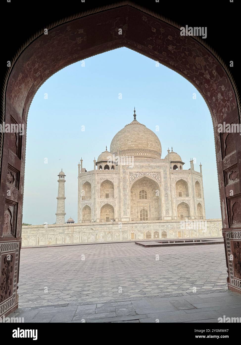 Taj Mahal , una delle sette meraviglie del mondo , un gioiello dell'arte musulmana in India e uno dei capolavori più ammirati del patrimonio mondiale - Immagine stock catturata con smartphone
