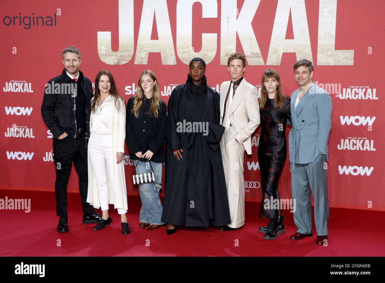 Jan Martin Mueller, Wiebke Frost, Paula Kroh, Lashana Lynch, Eddie Redmayne, Lisa Hofer e Nikolaus Barton alla prima tedesca del giorno della J Foto Stock