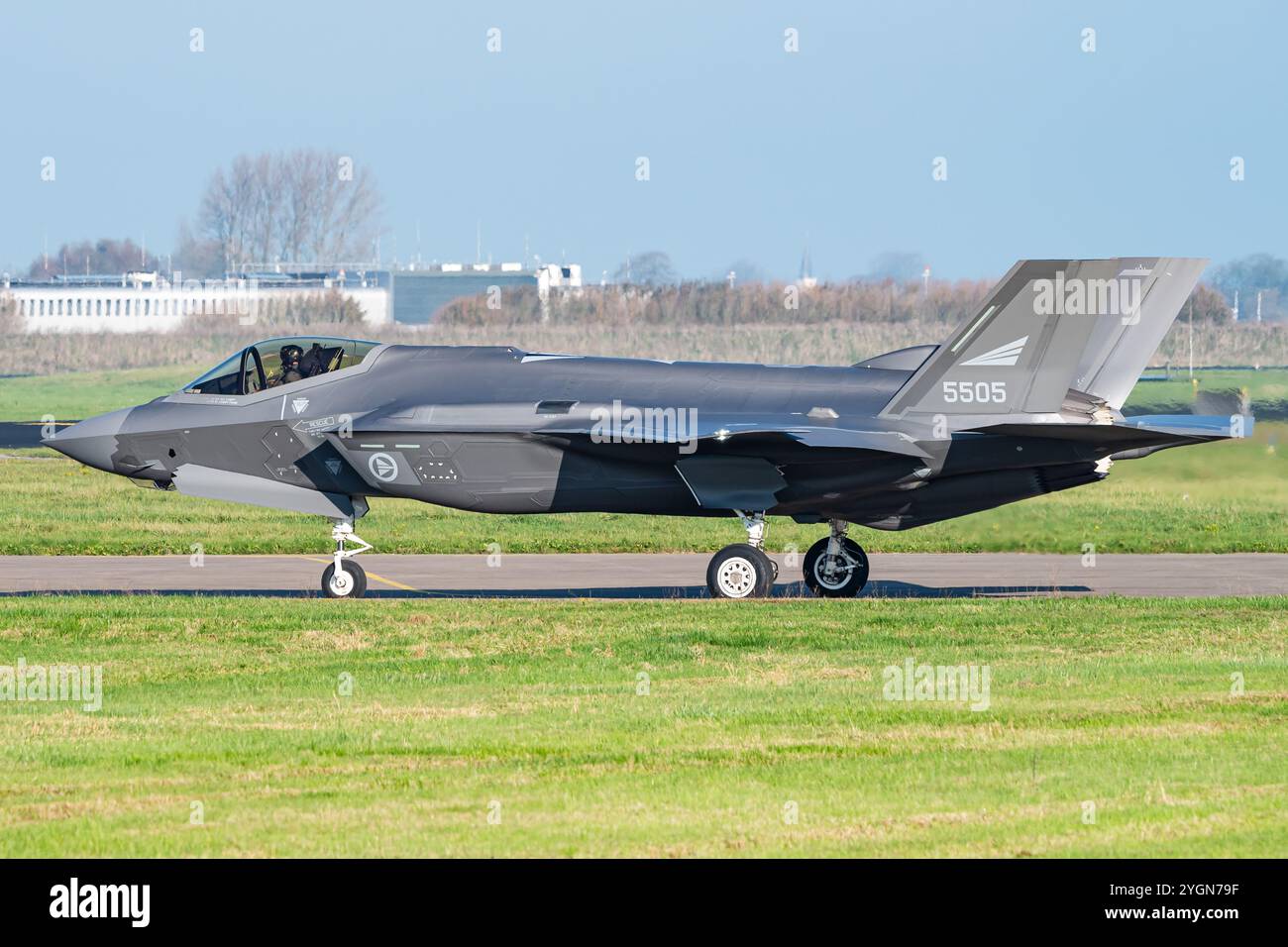 Un caccia d'attacco furtivo supersonico Lockheed Martin F-35 Lightning II della Royal Norwegian Air Force presso la base aerea di Leeuwarden. Foto Stock