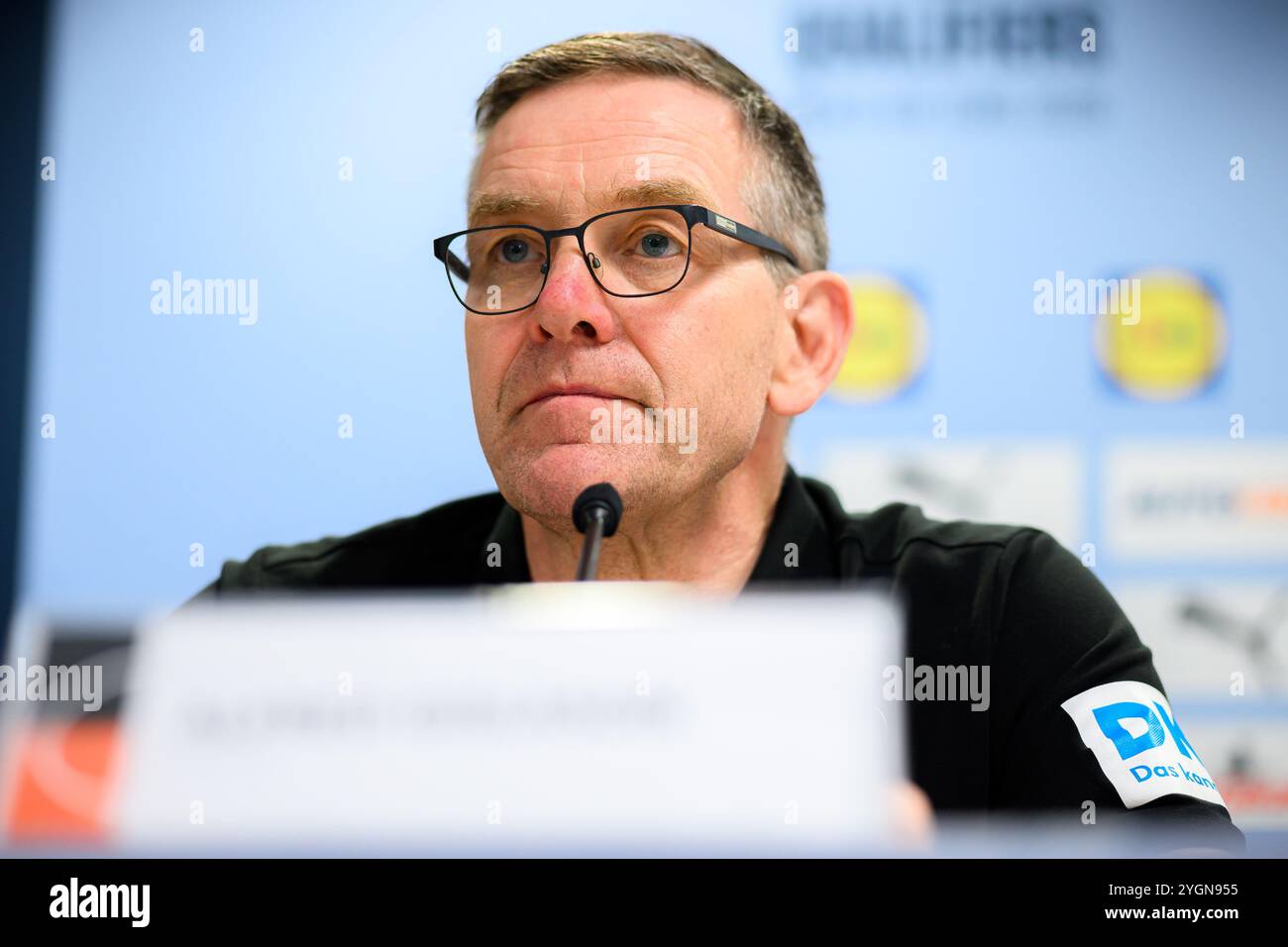 Mannheim, Germania. 7 novembre 2024. Pallamano: Qualificazione al Campionato europeo, Germania - Svizzera, 2° turno di qualificazione, gruppo 7, giorno 1, Coach Alfred Gislason (Germania). Crediti: Marco Wolf/dpa/Alamy Live News Foto Stock