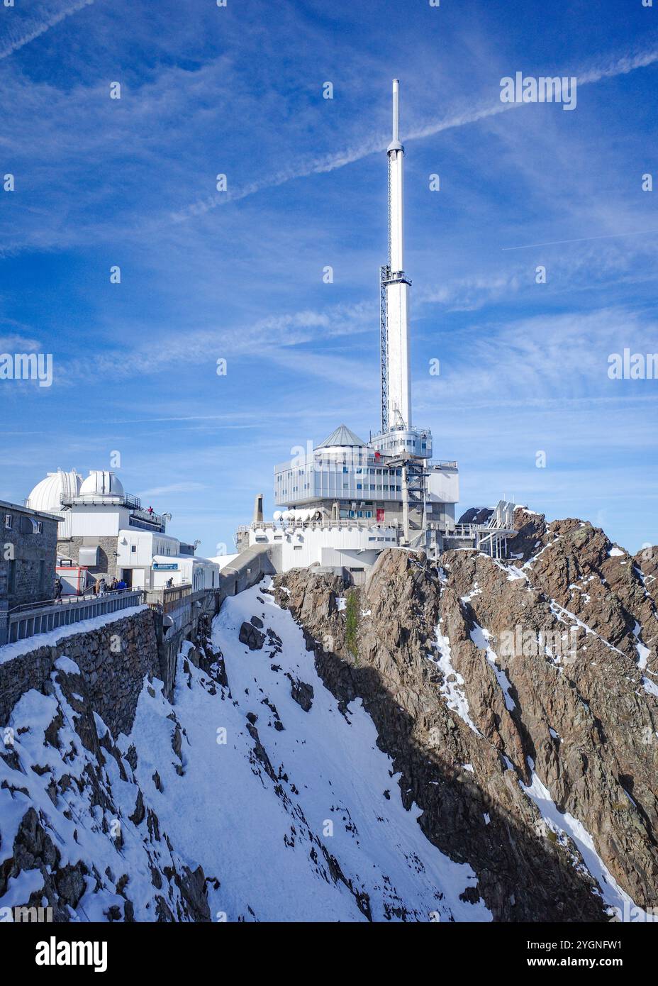 PIC du Midi, Francia - 2 novembre 2024: Vista dei Pirenei francesi dall'Osservatorio PIC du Midi Foto Stock