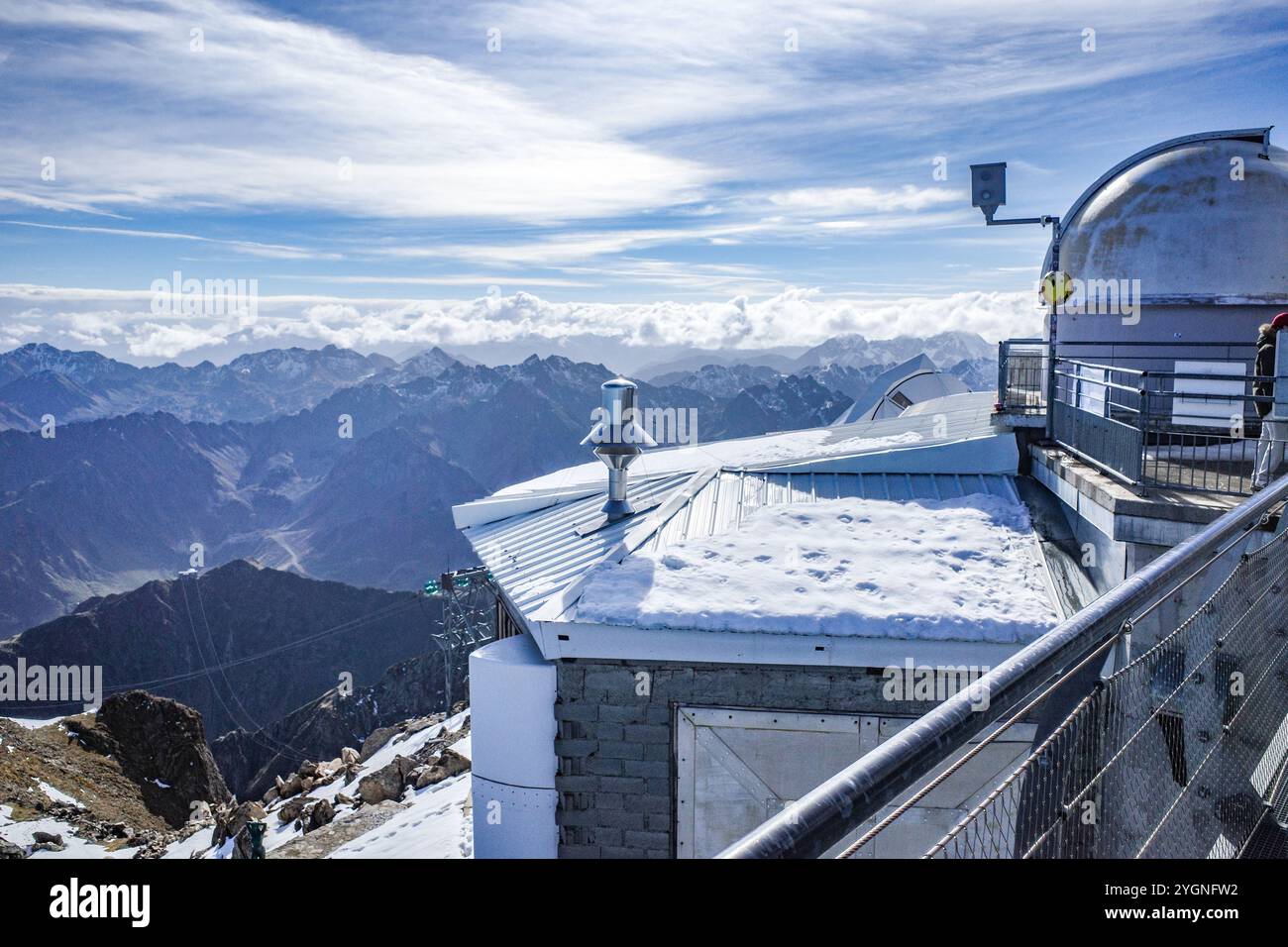 PIC du Midi, Francia - 2 novembre 2024: Vista dei Pirenei francesi dall'Osservatorio PIC du Midi Foto Stock