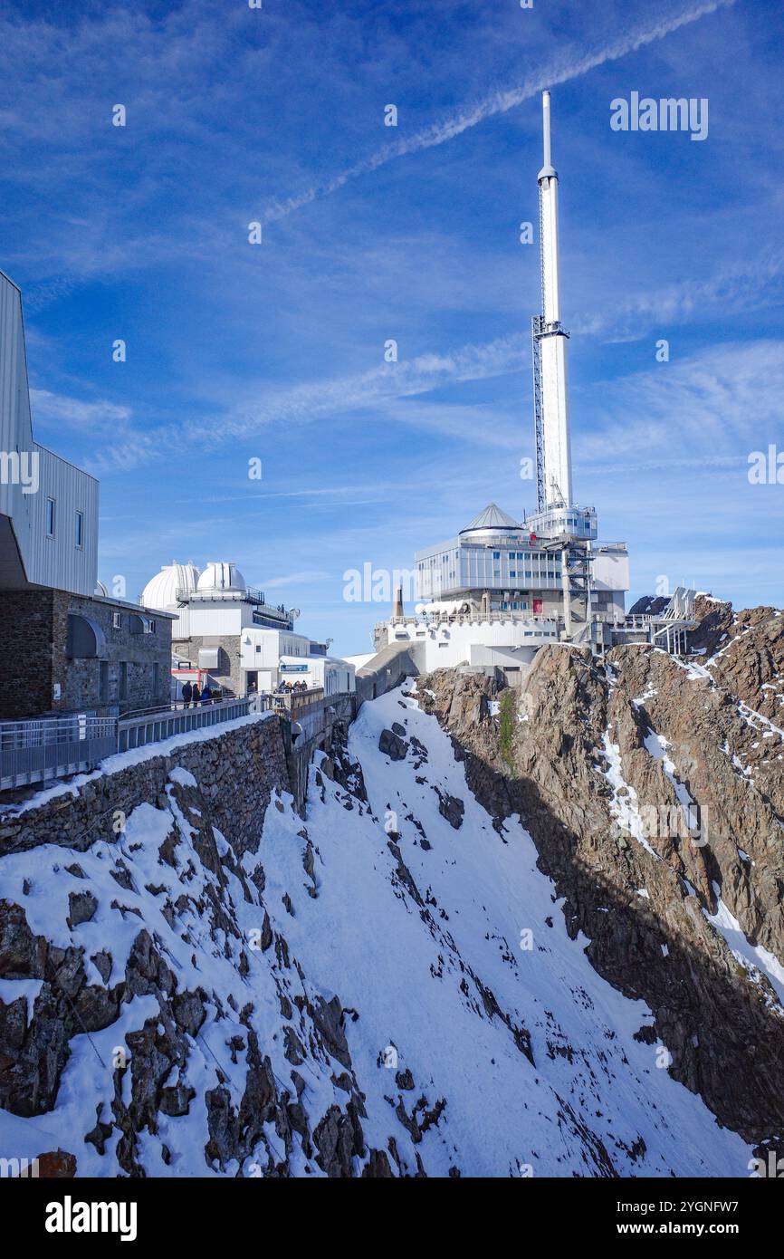 PIC du Midi, Francia - 2 novembre 2024: Vista dei Pirenei francesi dall'Osservatorio PIC du Midi Foto Stock