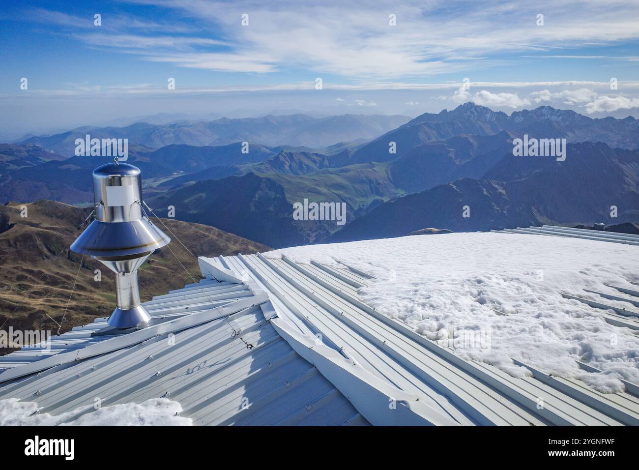 PIC du Midi, Francia - 2 novembre 2024: Vista sui Pirenei francesi dall'Osservatorio PIC du Midi Foto Stock