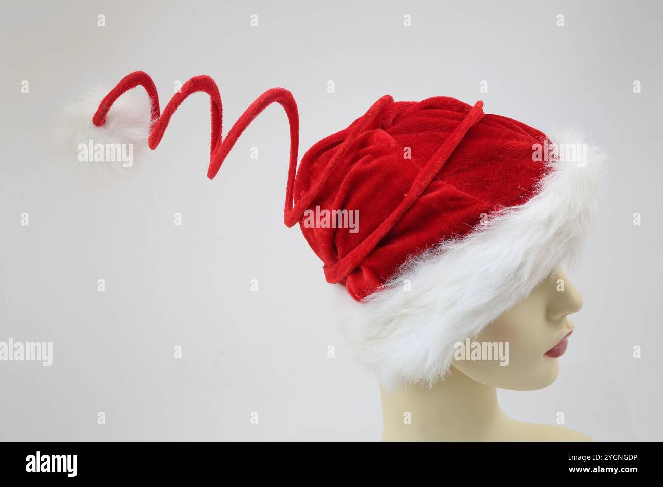 Nuovo cappello di Babbo Natale con primavera Foto Stock