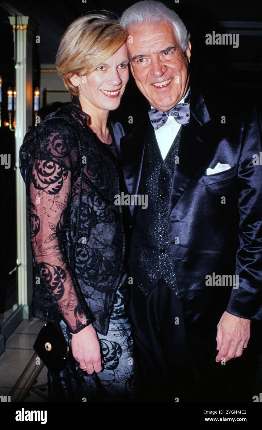 Goldene Kamera 1999, Verleihung 9. Febbraio 1999 a Berlino, Gäste: Giornalista Peter Boenisch mit Ehefrau Julia Foto Stock