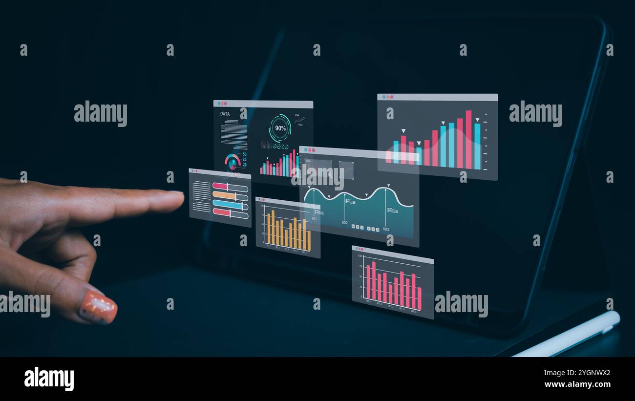 Hand man mostra un tablet per analizzare e gestire i dati aziendali, analisi aziendale con grafici, metriche e KPI per migliorare le prestazioni organizzative Foto Stock
