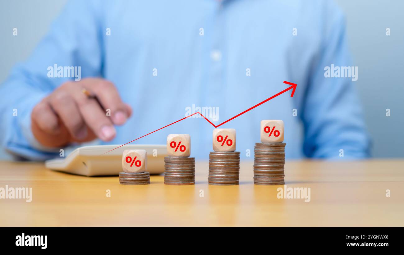 La strategia dei fondi comuni di investimento aumenta i dividendi sulle entrate. La banca ha aumentato il tasso di interesse, gli investitori più elevati investono in un investimento di ritorno del denaro. Mondo degli affari, successo Foto Stock