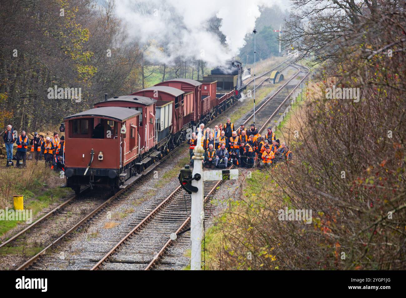Appassionati di ferrovie, esploratori di treni, in un'escursione speciale fotografi fotografi fotografi fotografi: North Yorkshire Moors Railway, NYMR, Moorlander, P3 65894 Letting of Foto Stock
